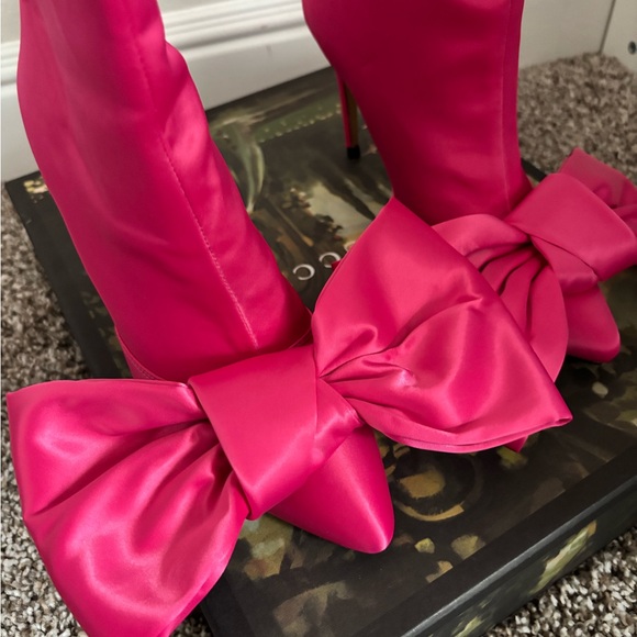 Chic Fuchsia Heeled Boots with Bow Accent - Picture 3 of 6